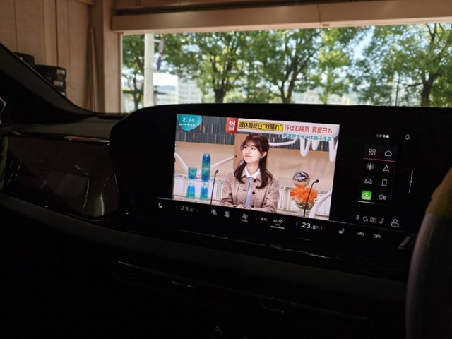 ＡＵＤＩ　Ａ５（ＦＵ）　ＨＤＭＩインプットアダプター＆地デジチューナー取付作業
